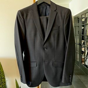 Topman 36R suit in navy blue with red windowpane